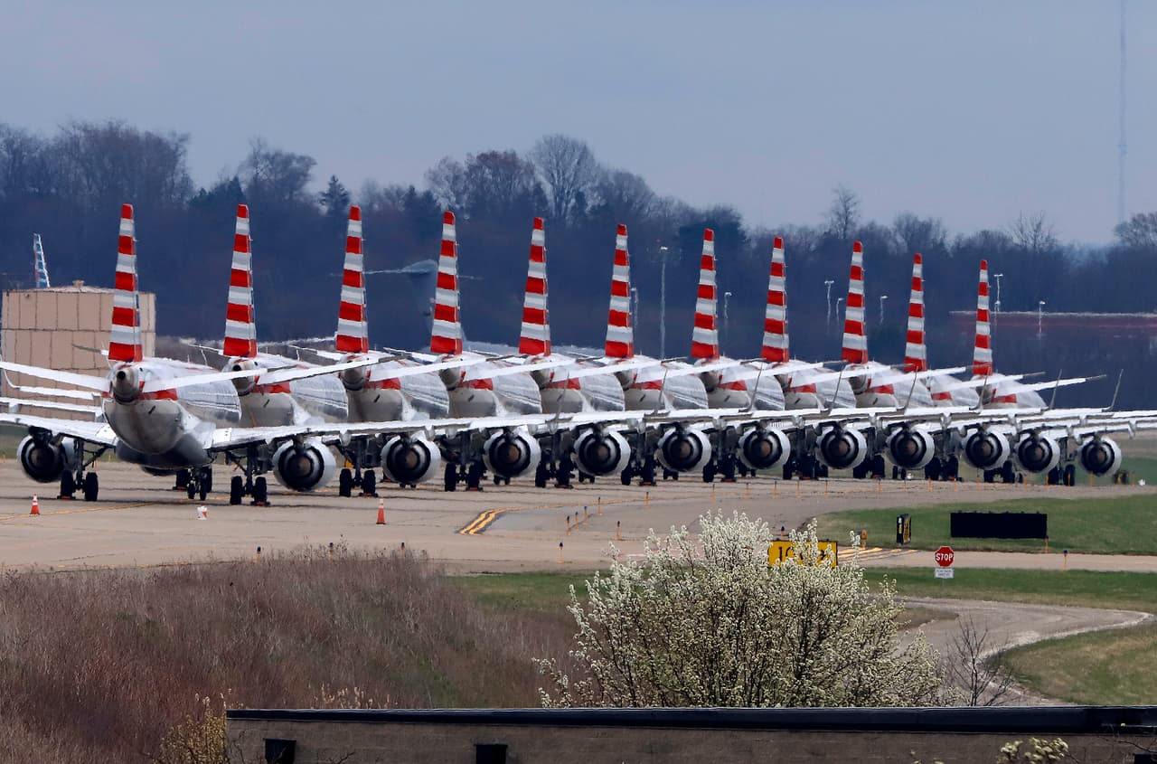 Cientos de aviones están en tierra ante la falta de demanda de viajes aéreos debido a la pandemia.