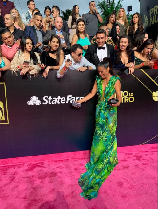 Algunos de sus seguidores
<b><a href="https://www.instagram.com/piacopello/" target="_blank">en Instagram</a></b> la felicitaron por presumir la clásica pieza Versace en la noche de
<b>Premio Lo Nuestro</b>.