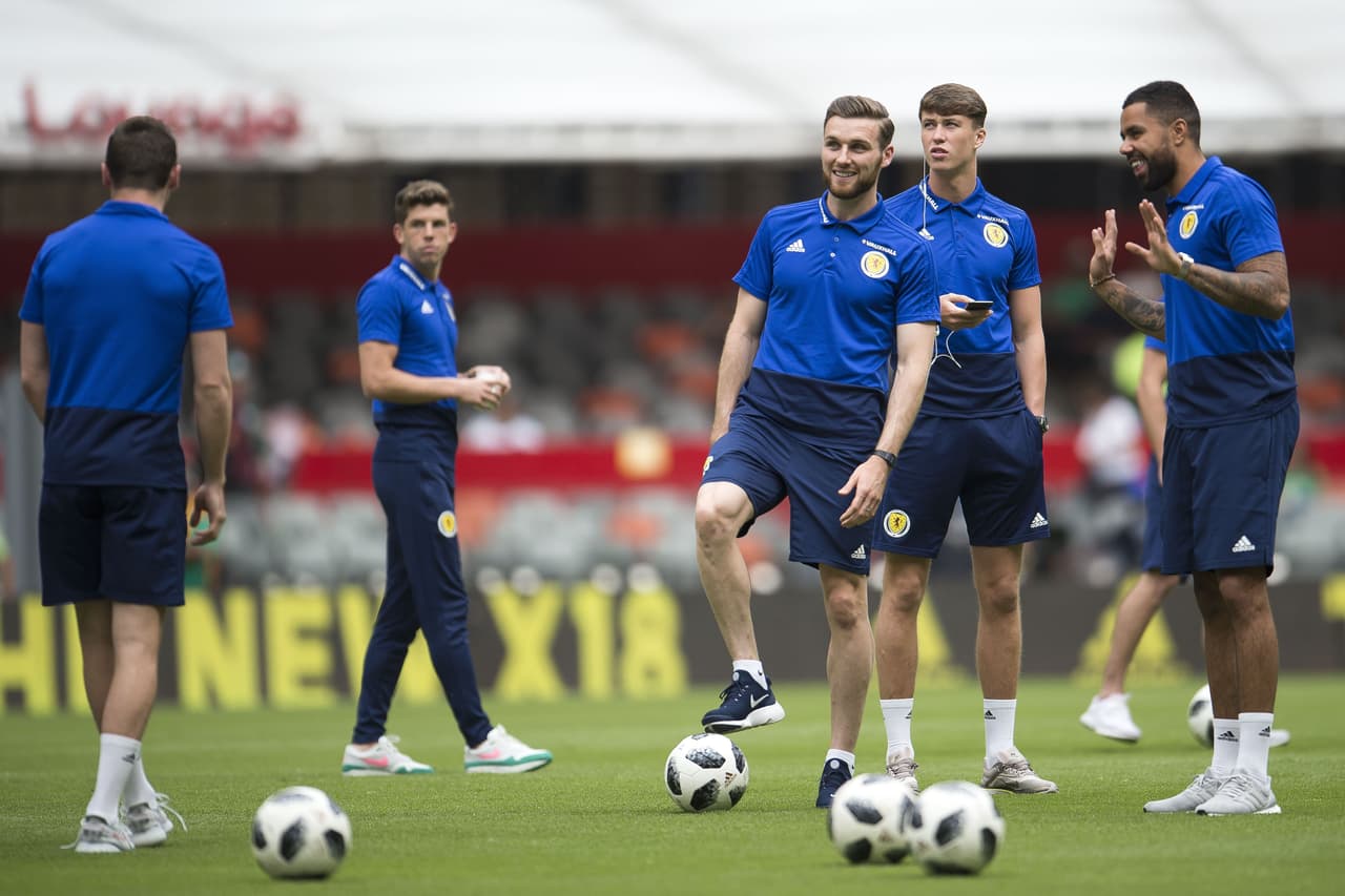 La Selección de México se despide de su afición en el Estadio Azteca antes de emprender el largo viaje a Rusia para disputar la Copa Mundial 2018. El rival es Escocia.