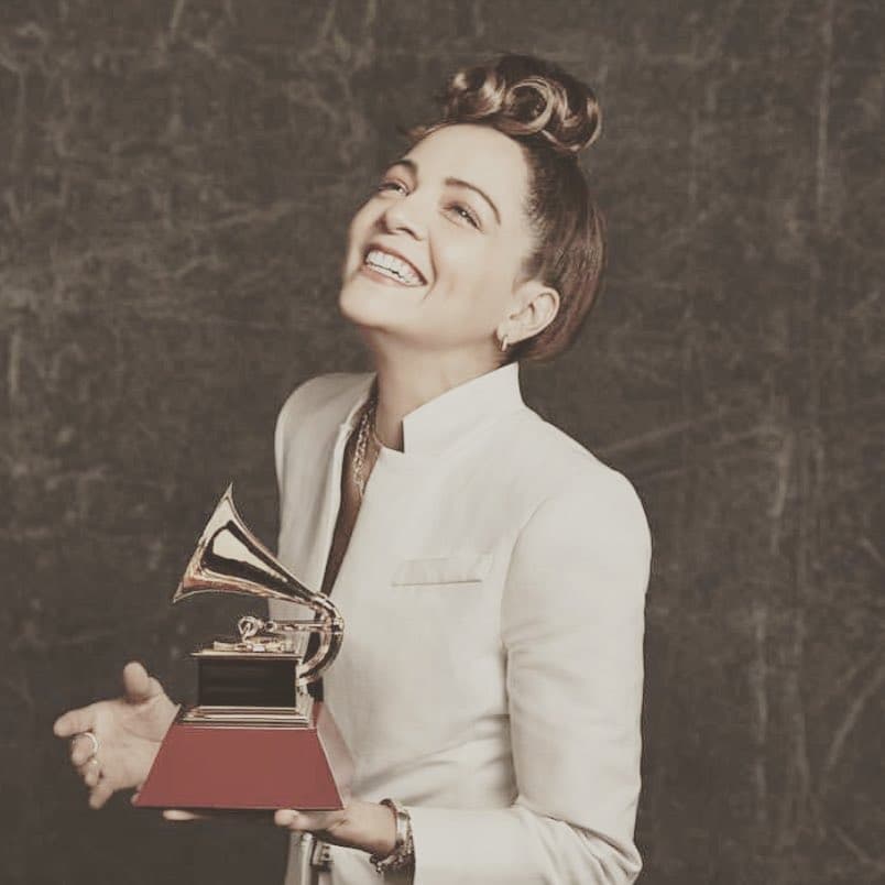 Natalia Lafourcade lo ha hecho todo. Pop, rock, regional mexicano, entre otros. Es ganadora de un premio GRAMMY y 13 Latin GRAMMY, en su carrera que no tiene techo y seguro que nos sorprenderá con más.