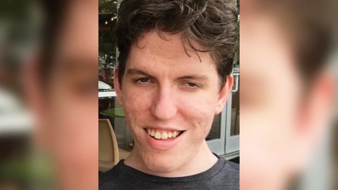 Buscan a joven de 23 años que tiene autismo y desapareció de un vecindario al oeste de Houston