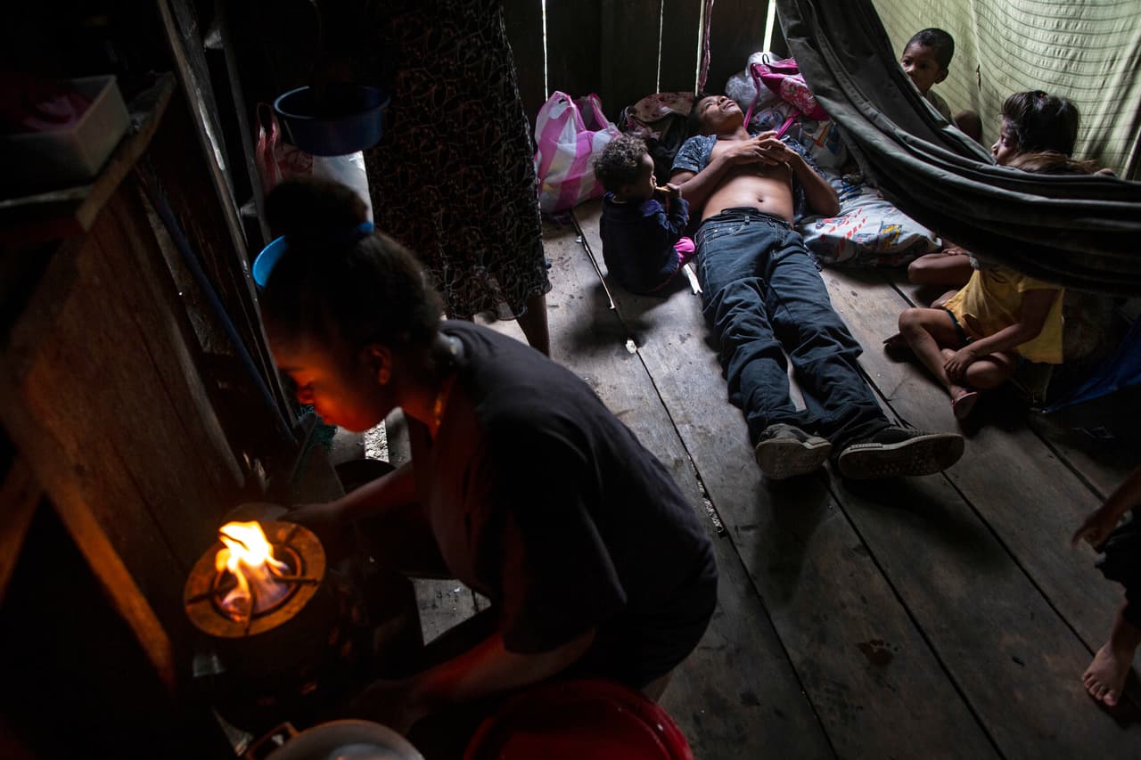 Cada minuto que pasa desde el momento que un buzo sufre del síndrome de descompresión vale oro. Sin embargo, en la mayoría de casos, los pacientes llegan 24 o 48 horas más tarde desde el primer síntoma de mareo o parálisis que siente el paciente. Las distancias son largas y los barcos pesqueros no disponen de lanchas con motores robustos para llegar rápido a Puerto Lempira.