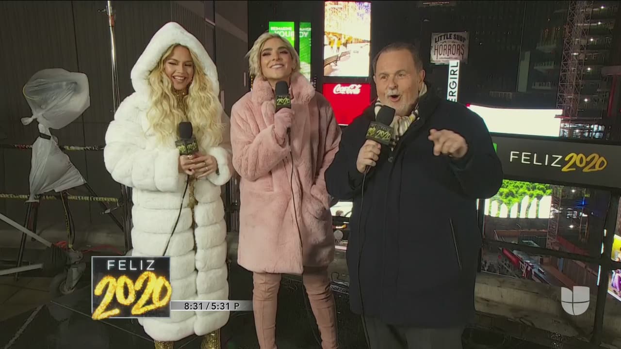 Durante una de sus intervenciones, Alejandra Espinoza y Raúl de Molina tuvieron oportunidad de platicar con Yennis Bencosme, recién ganadora del concurso de Univision Reina de la Canción.