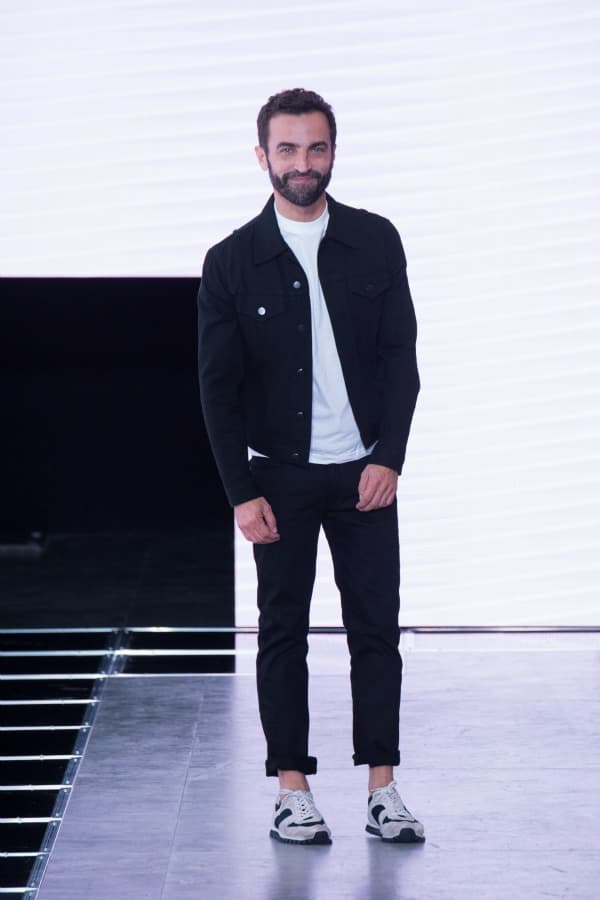 Louis Vuitton. Sinónimo de poder y elegancia, la firma francesa ha estado presente durante los últimos 160 años. Sus icónicas trunks han sido cómplices de aventuras de muchos jet-setters y aventureros de viaje por generaciones. Hoy, bajo la dirección creativa de Nicolas Ghesquiere, Vuitton no deja de sorprendernos.