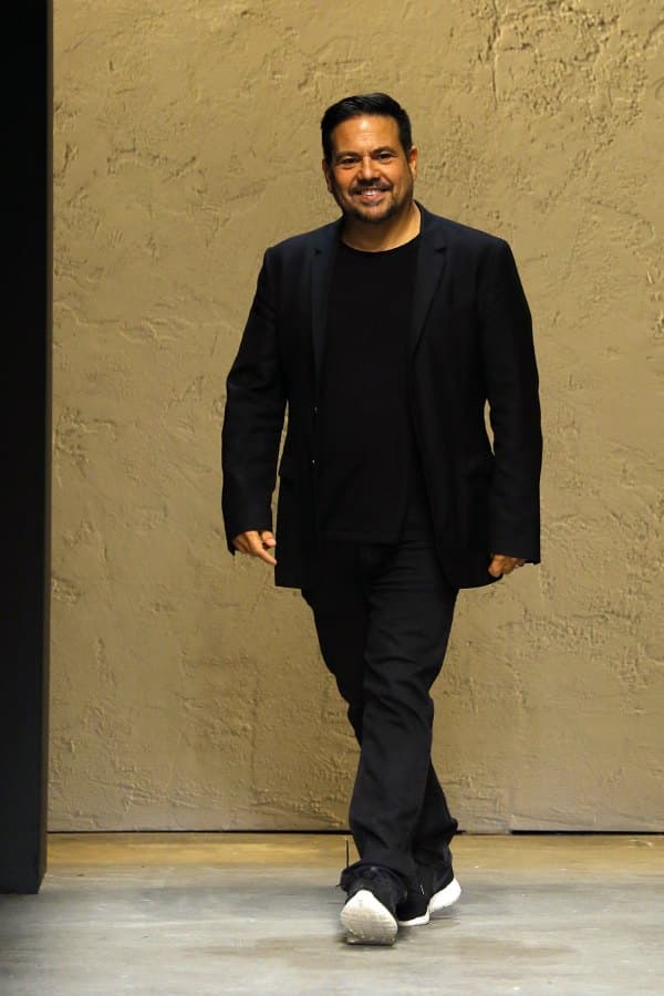 Narciso Rodriguez. La sobriedad y elegancia características del diseñador cubano-americano han hecho que se encuentre en la lista de los diseñadores favoritos de las conocedoras del mundo de la moda, como la primera dama de Estados Unidos, Michelle Obama, quien utilizó un vestido del diseñador la noche de la elección del Presidente Barack Obama.