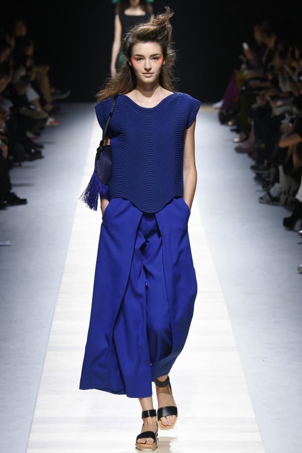 Issey Miyake. La innovación ha sido una de las principales características del japonés que, a través de su método de flexibilidad, movimiento y elegancia, transformó la percepción de la moda y unió continentes mediante su expresión artística.