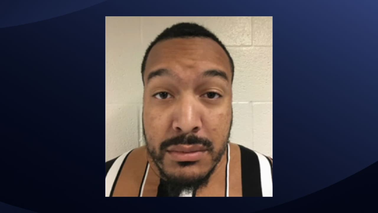 Hombre es arrestado después de disculparse con una mujer por abusar sexualmente de su hija