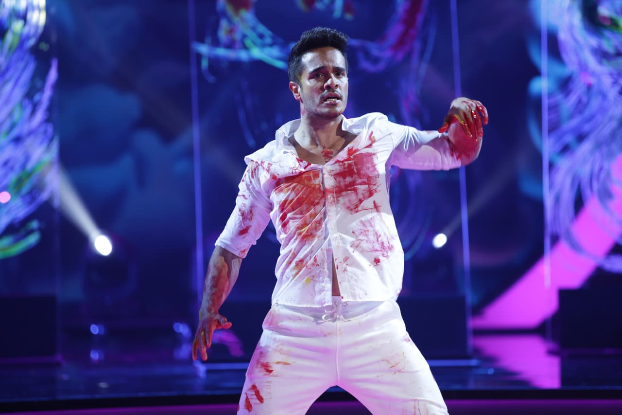 A Ektor le tocó realizar un número contemporáneo con la canción 'Vale la pena', donde además exhibiría su talento para pintar.