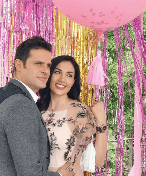 El actor se sintió inconforme con la situación: "
<b><a href="https://www.univision.com/famosos/se-portaron-horroroso-mark-tacher-no-volvera-a-casarse-por-su-mala-experiencia-con-cynthia-alesco-y-monica-fonseca-fotos" target="_blank">Estos abusos siguieron cometiéndose</a> </b>uno tras otro, tras otro. Hasta que yo le dije: 'Oye, creo que yo no soy el hombre que tú estás buscando'".
<br>