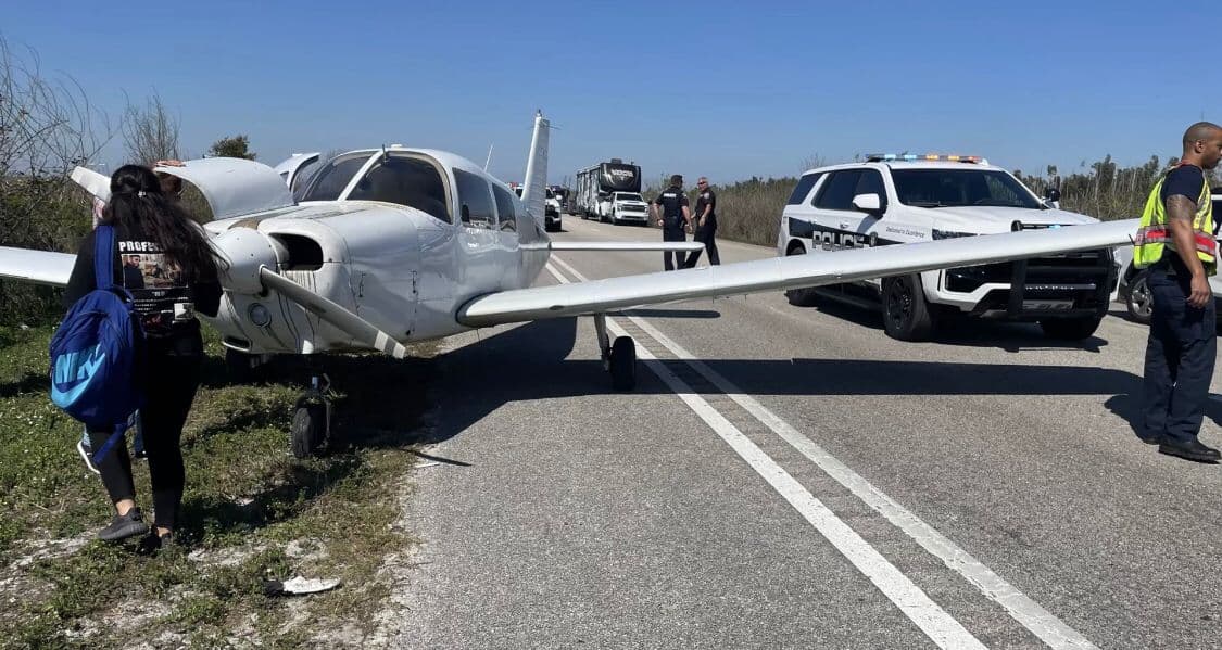 Una avioneta aterrizó en el medio de una vía en Pembroke Pines.
<br>