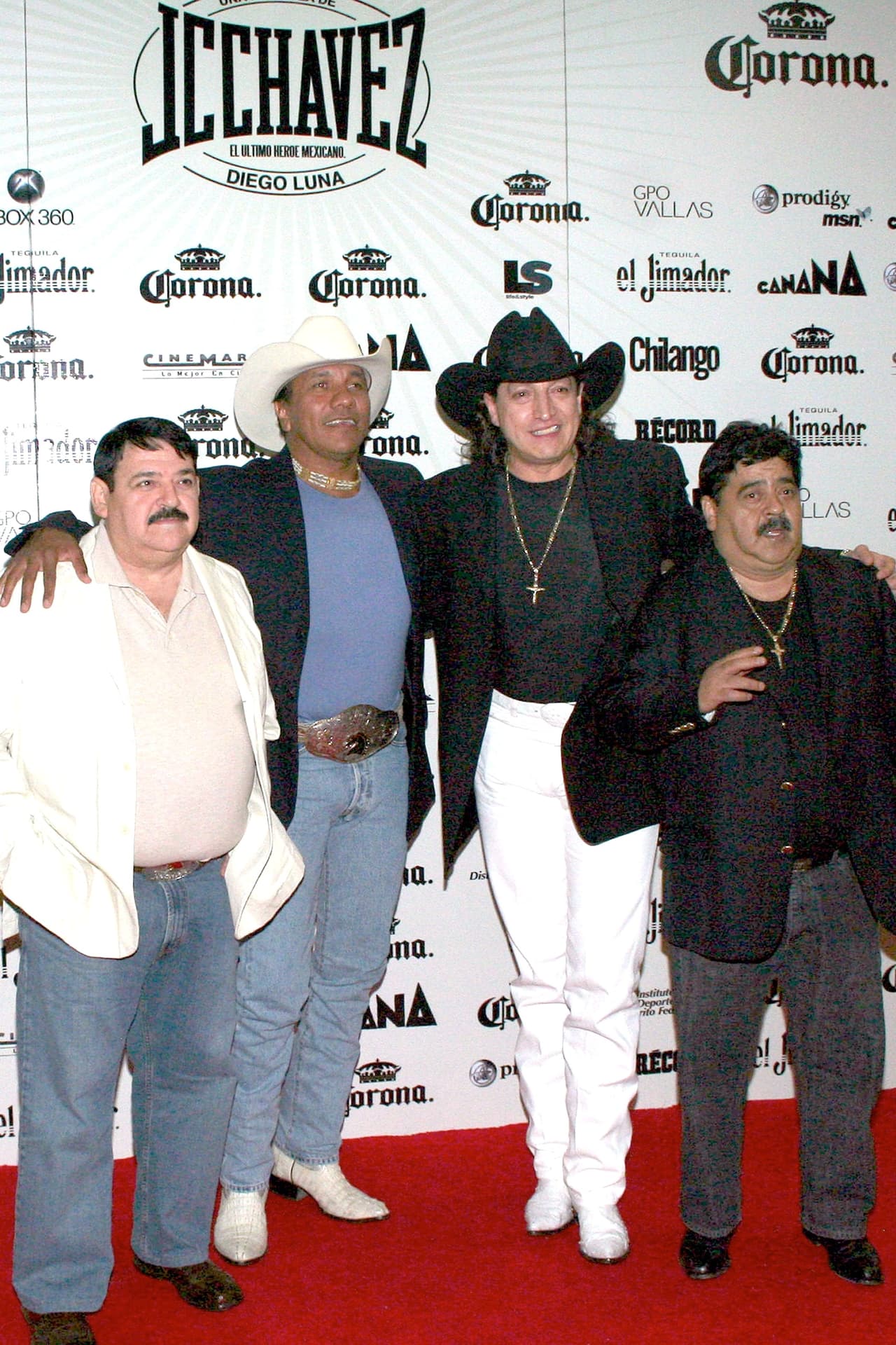 Con el grupo 'Bronco' grabó más de 17 discos, de 1980 a 1997, cuando la agrupación anunció su separación.