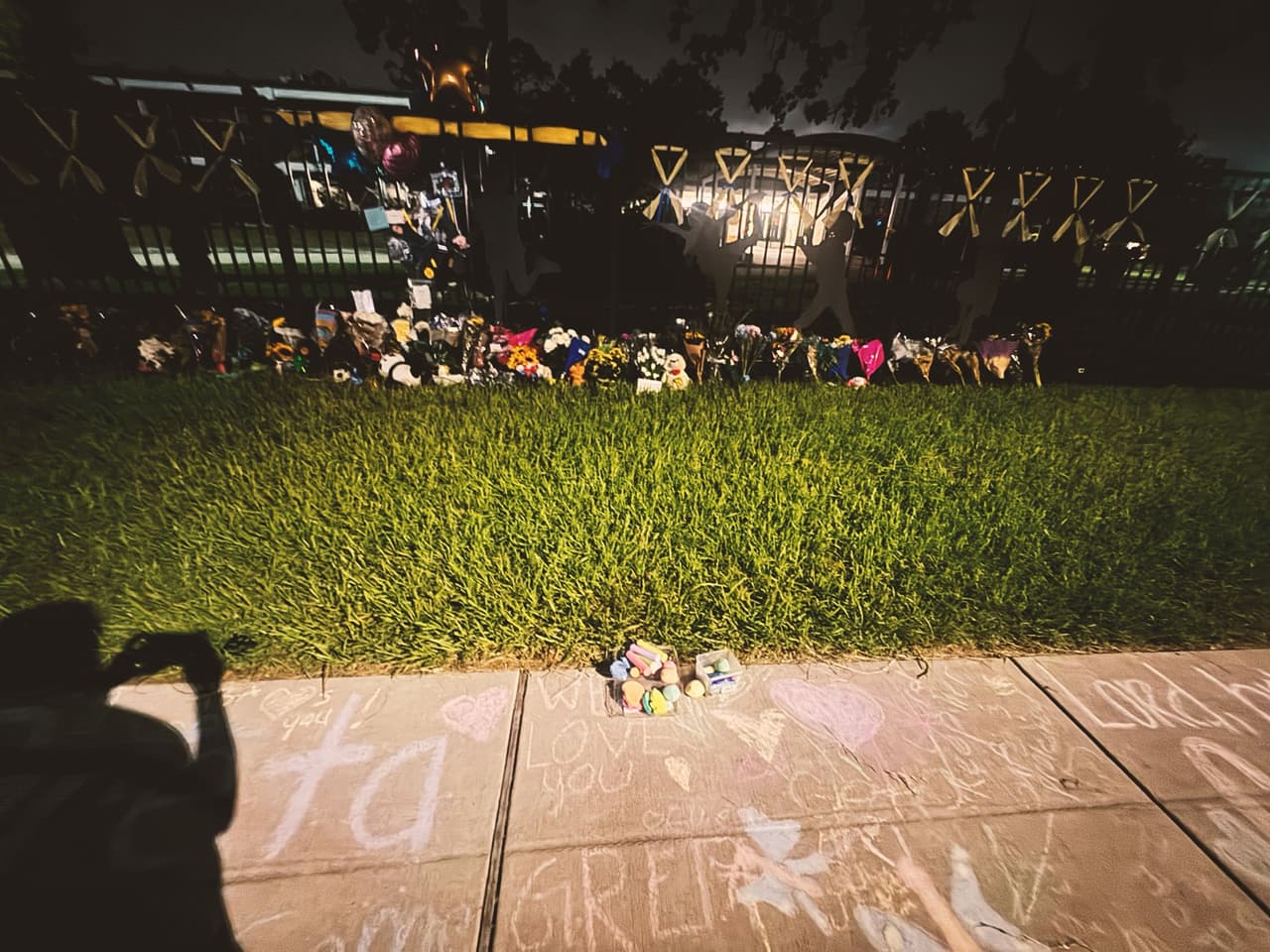 Las oraciones y los cantos resonaron como un recordatorio de que,
<b>incluso en medio del dolor, la solidaridad y el amor prevalecen.</b>