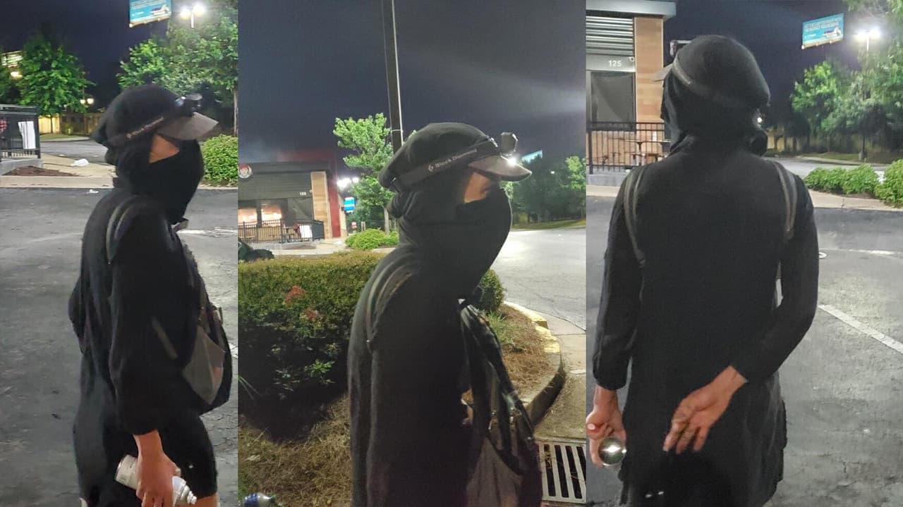 Sospechosa de incendiar el restaurante de comida rápida Wendy's durante protestas por la muerte de Rayshard Brooks.