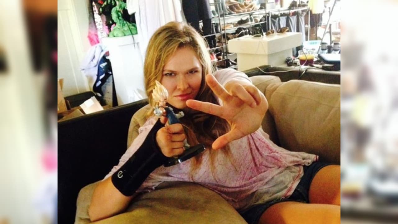 Rousey también afirmó que, para ella, Goku es un ‘santurrón’ y que no podría pasar más de dos semanas con él.