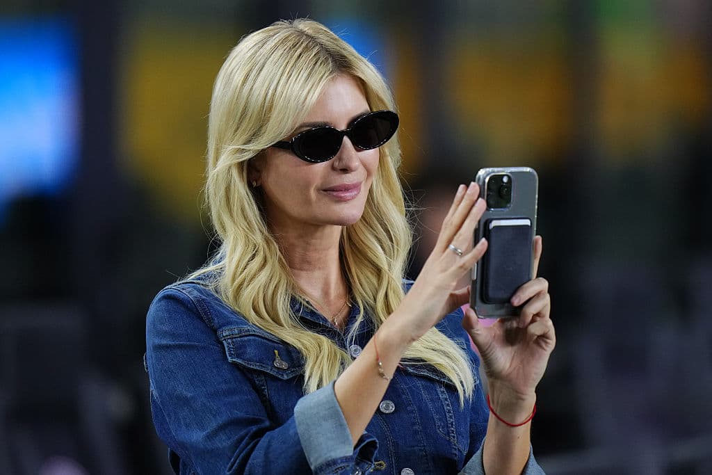 Ivanka Trump es hija del presidente Donald Trump y la fallecida Ivana Trump (1949-2022).