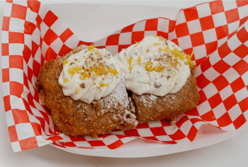 Texas Easter Eggs- Huevos de pascua empanizados rellenos de carne con queso, cremosos y ligeramente picantes.
<br>