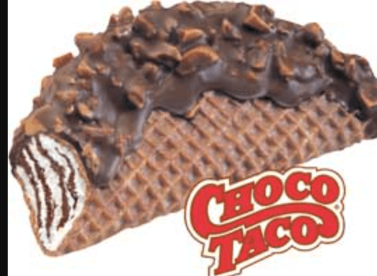 Una vez que hubo desarrollado un poco la idea - la clave de la merienda es la capa interna de chocolate de la cubierta, que mantiene todo unido y se asegura de que el helado no se derrita- , Jack y Jill lo dejaron seguir. Subcontrataron su producción a una fábrica en Wisconsin propiedad de una empresa llamada Gold Bond Ice Cream. Ahí es donde la historia deja a Filadelfia, porque en 1989 una subsidiaria de Unilever en el norte de Jersey compró Gold Bond, y con ello el derecho a fabricar el
<b>Choco Taco</b>.