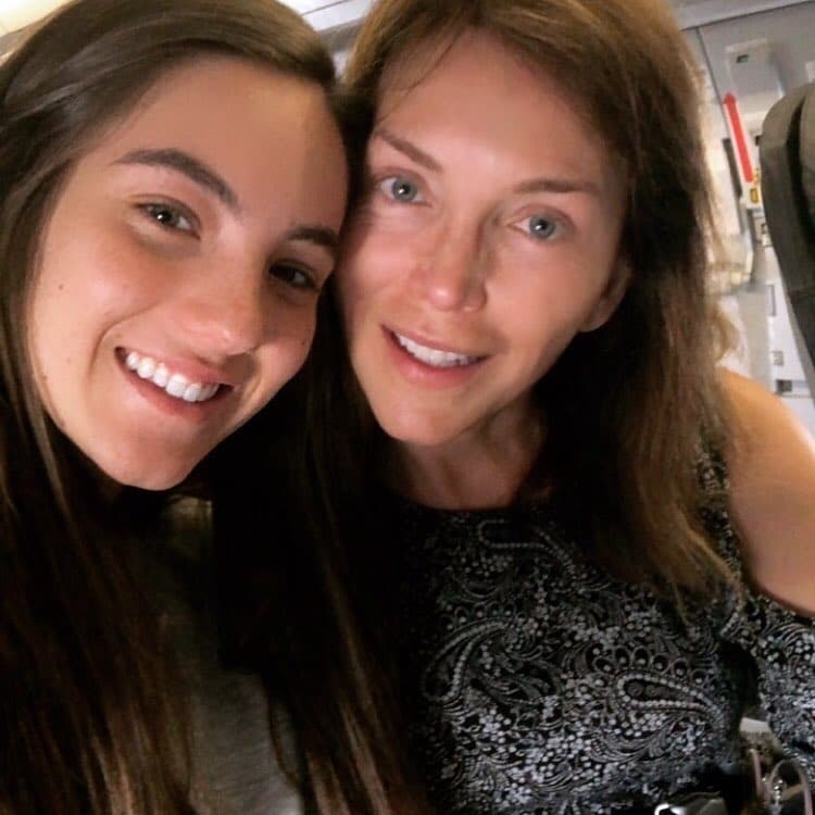 No es la primera ocasión en que Flores pasa por una angustia similar. En enero pasado, publicó
<b><a href="https://www.facebook.com/watch/?v=1225866260910854" target="_blank">un video </a></b>en Facebook en el que informó que su hija mayor, María del Cielo, se encontraba bien tras un "tiroteo" que ocurrió en uno de los dormitorios de la Universidad de San Antonio, en donde estudia la joven.