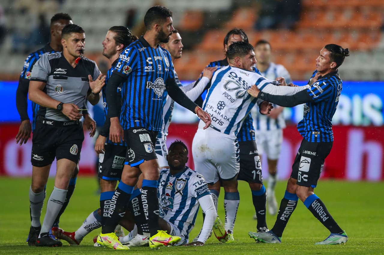Los Tuzos se fueron con ventaja al descanso tras los tantos de Nicolás Ibáñez y Luis Chávez, pero Ángel Sepúlveda rescató el empate para los Gallos; José Angulo había adelantado a los visitantes.