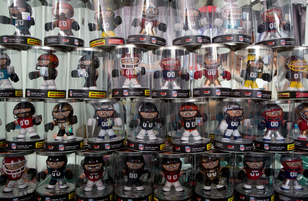 México presentó su tercera exposición anual de fútbol americano, en donde entre otros productos ofreció estatuillas con jugadores de los diferentes equipos de la NFL.