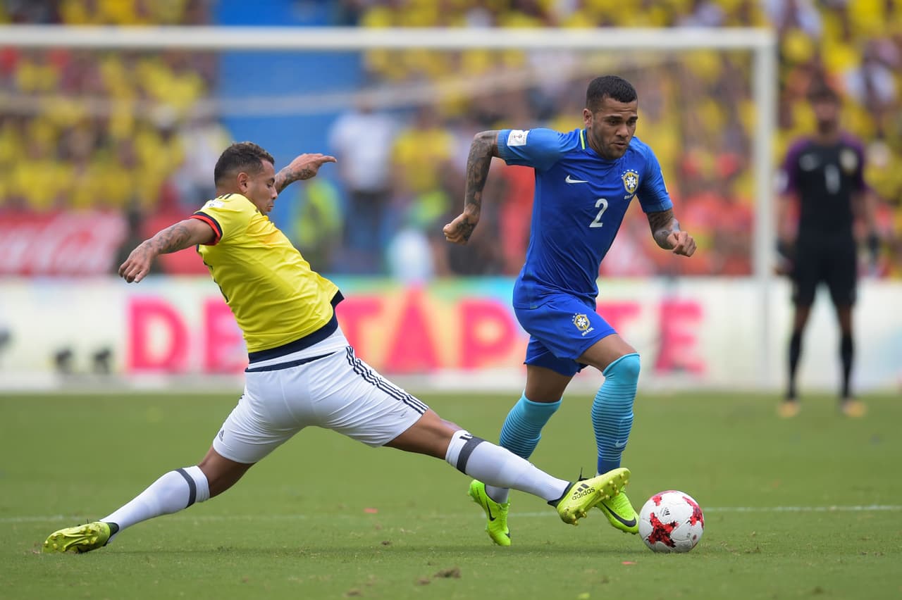 Con su selección ha mostrado que es capaz de dar una cuota de sacrificio con tal de estar junto a James Rodríguez, Radamel Falcao y Juan Guillermo Cuadrado en el ataque colombiano.