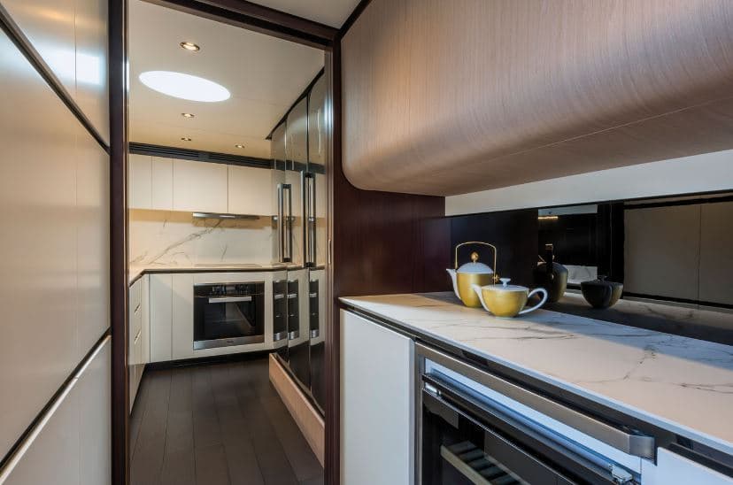 El diseño de la cocina luce espectacular.