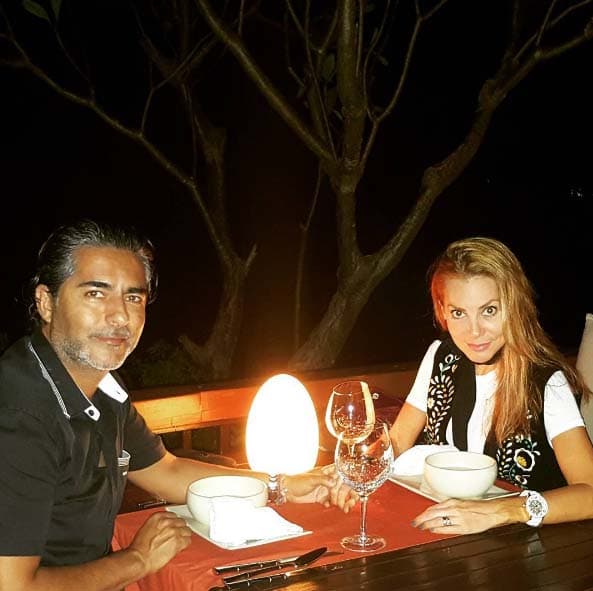 Para celebrar los años de amor, Raúl Araiza llevó a su esposa a Acapulco para una segunda luna de miel.