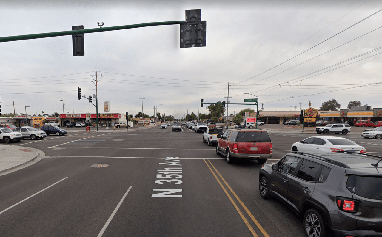 La avenida 35 y Cactus Road.