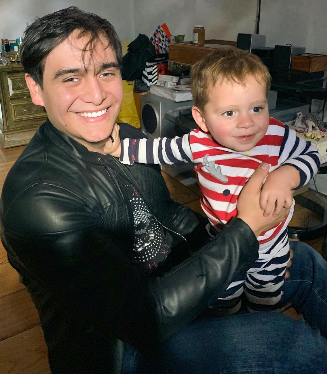 Julián Figueroa se convirtió en padre de un varón el 2 de mayo de 2017, el mismo día que él celebraba su cumpleaños número 22.