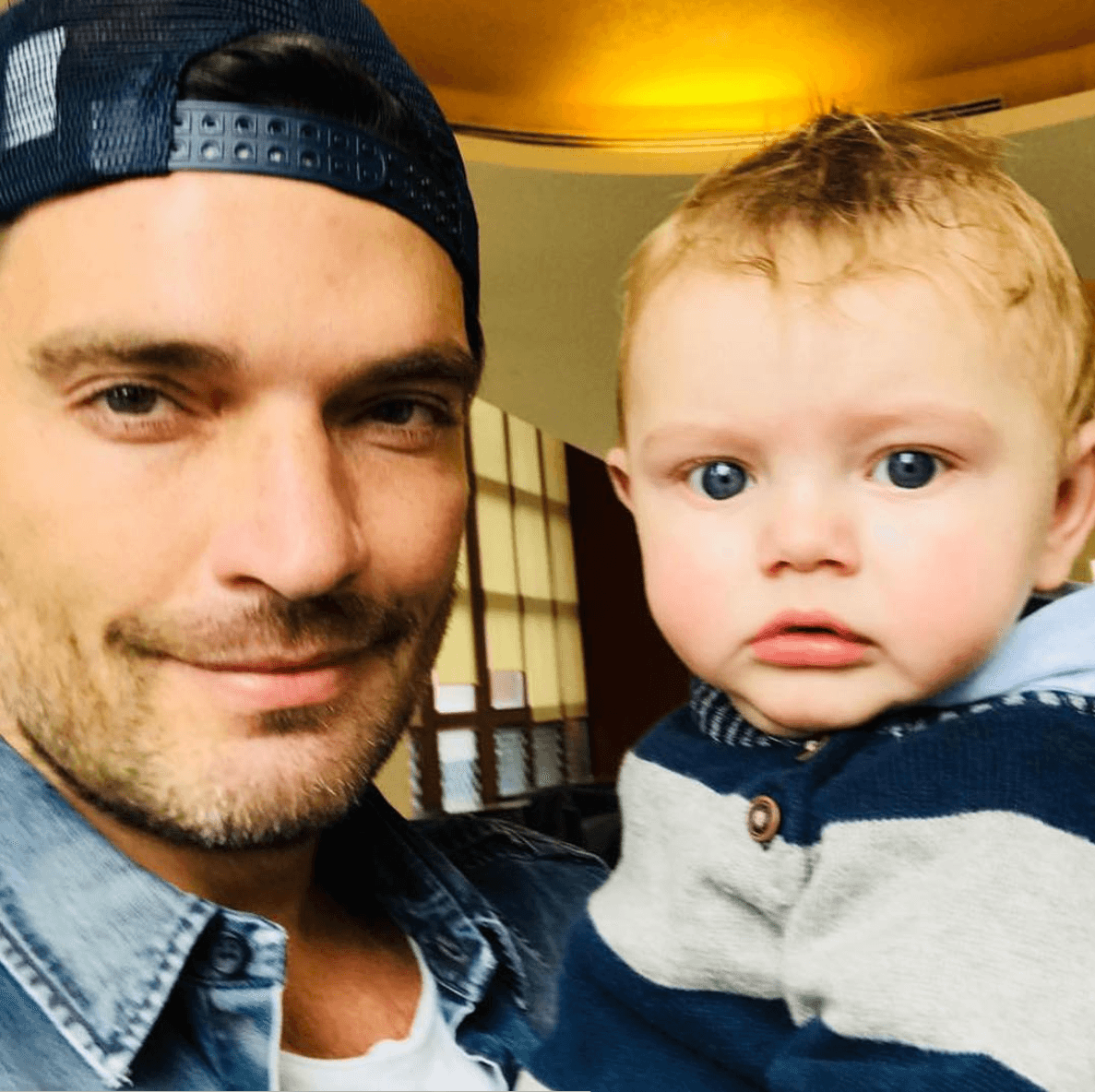 <b>Julián Gil</b> es uno de los papás solteros más conocidos en el mundo de la farándula, en especial por los pleitos con su expareja
<b>Marjorie de Sousa</b>, con quien tuvo a su pequeño Matías Gregorio.