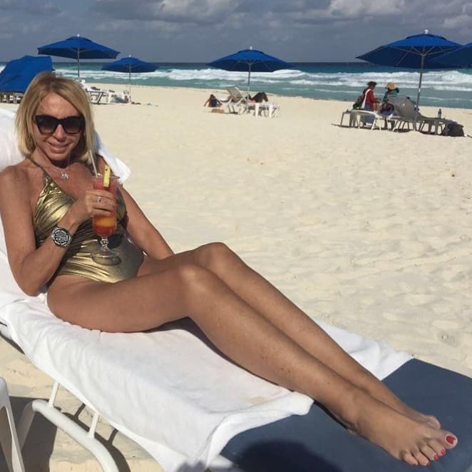 Específicamente, la conductora de televisión peruana está siendo vinculada a un proceso con prisión preventiva, tras supuestamente haber cometido un delito fiscal que supera los 12 millones de pesos mexicanos, un poco más de $600,000 dólares.