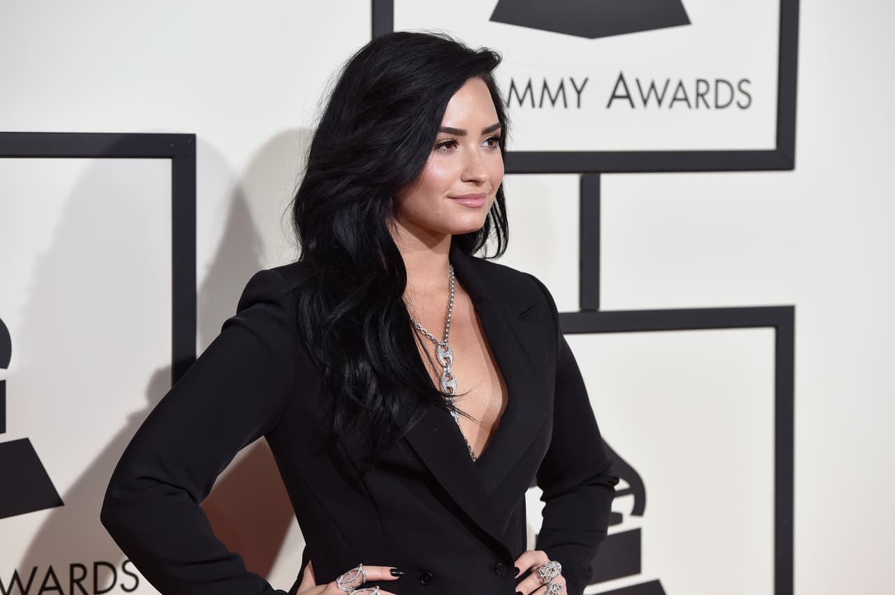 Un escote muy revelador.