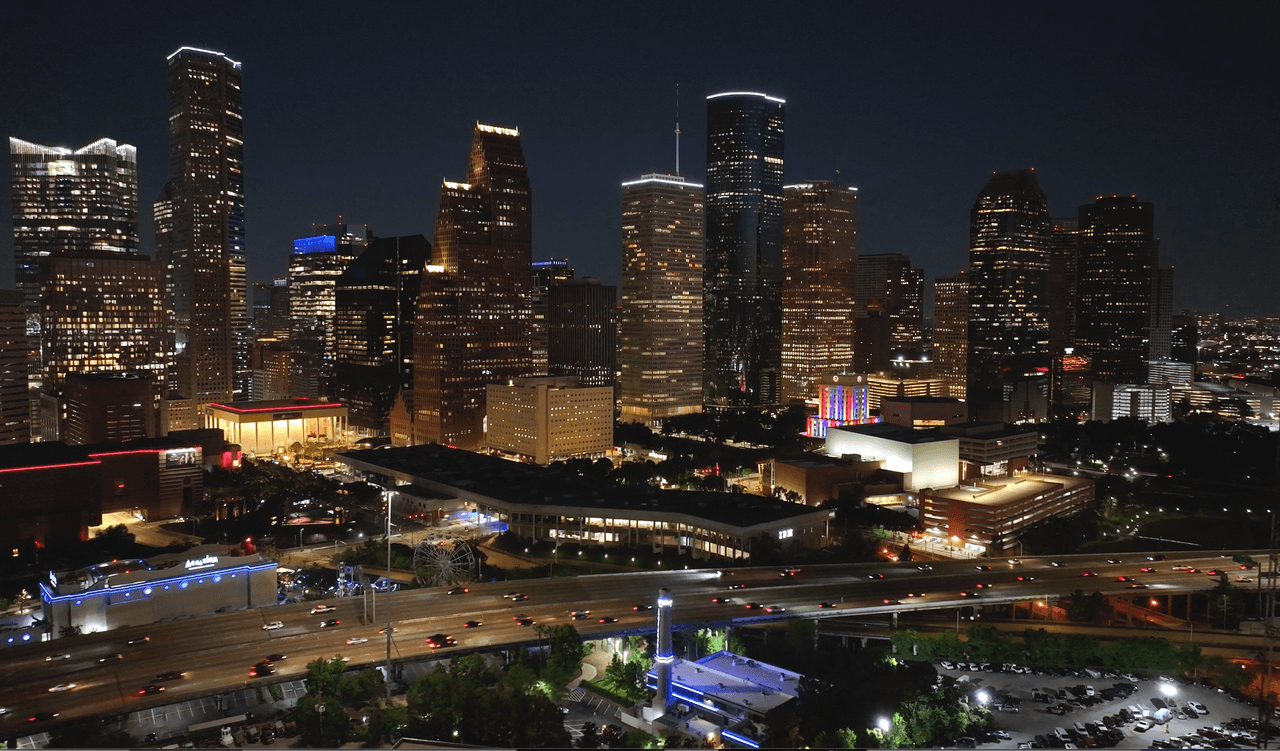 Aunque Houston tuvo el mayor volumen de choques entre las ciudades revisadas, la proporción de incidentes con
<b>lesiones graves o muertes fue de 2.2%, por debajo del punto medio del estudio.</b>