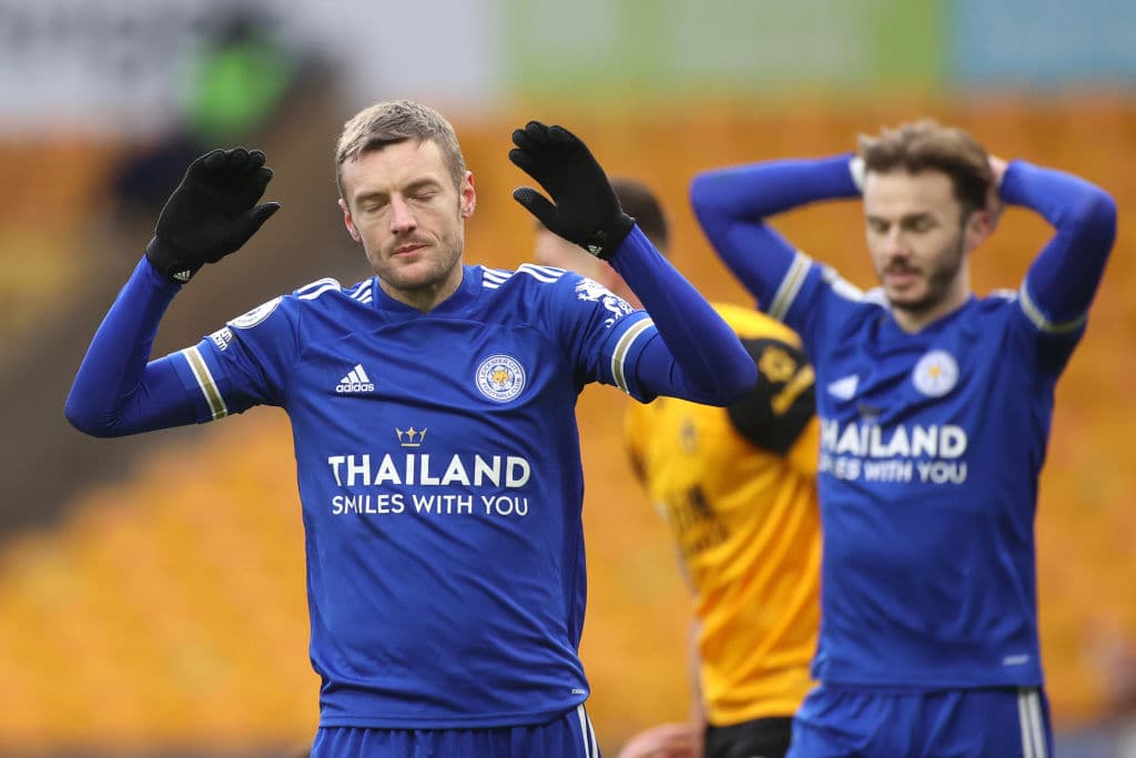 Wolverhampton y Leicester City reparten puntos tras empate 0-0 en el Molineaux. Los Wolves ocupan el lugar 14 en la tabla, mientras que los 'Foxes' están en la tercera posición, sólo dos puntos abajo del Manchester United en la Premier League. El mexicano Raúl Jiménez aún no se incorpora al equipo.