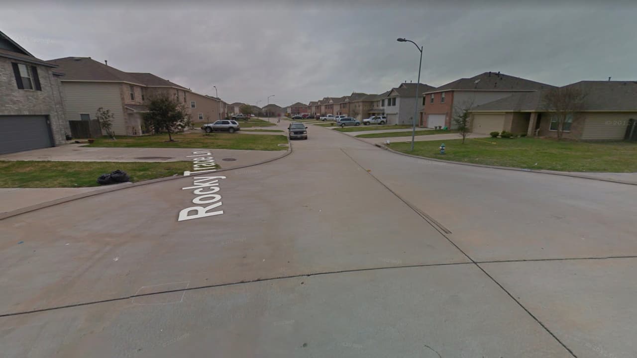 El hombre murió en la cuadra 19900 de la calle Rocky Trace Lane, al noroeste de Houston.