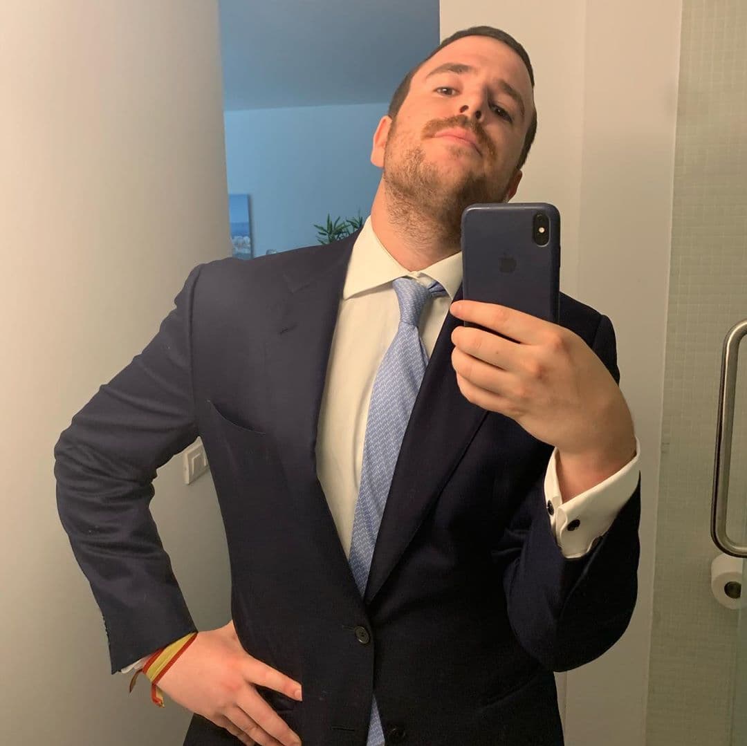 Aunque estudió Ciencias Políticas y Filosofía en la Universidad de Duke (Carolina del Norte), finalmente decidió fundar una agencia de marketing, con la que ponía en contacto a marcas e influencers.