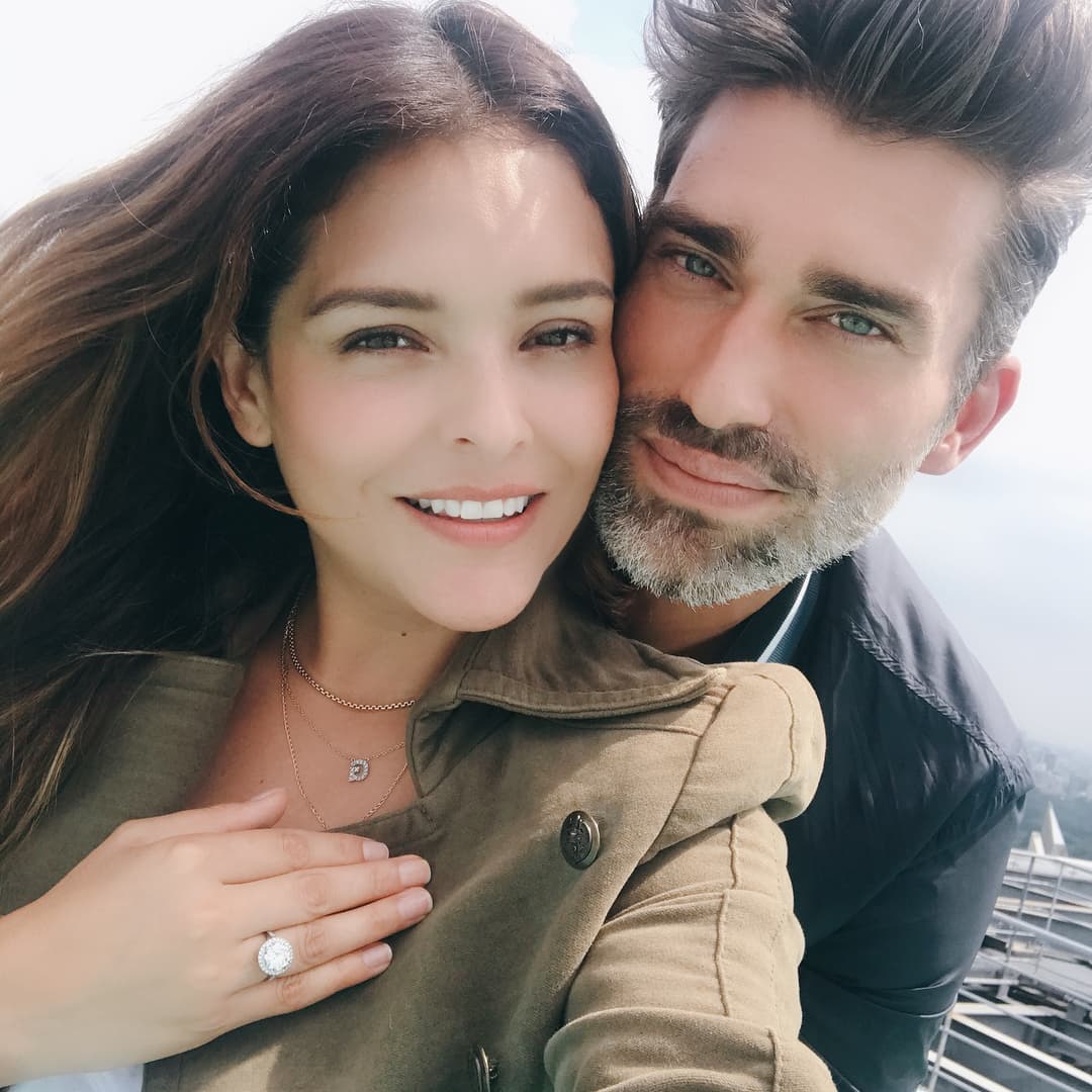 La actriz Grettell Valdez se comprometió el pasado mes de julio en un viaje que hizo a Japón con su novio Leo y su hijo Santino.