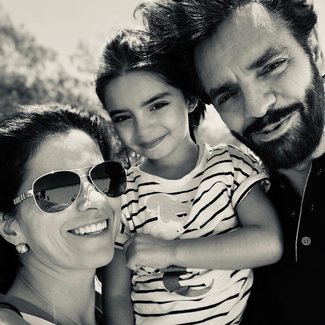 Thanksgiving es una de las celebraciones más importantes en EEUU, por lo cual no es extraño que los famosos compartan cómo festejan este día. Un claro ejemplo es Eugenio Derbez, quien pasó el Día de Acción de Gracias junto a su esposa Alessandra Rosaldo y su hija menor, Aitana.