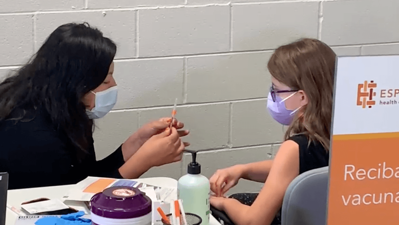 Dónde pueden recibir los niños la vacuna contra el covid-19 en el área de Chicago