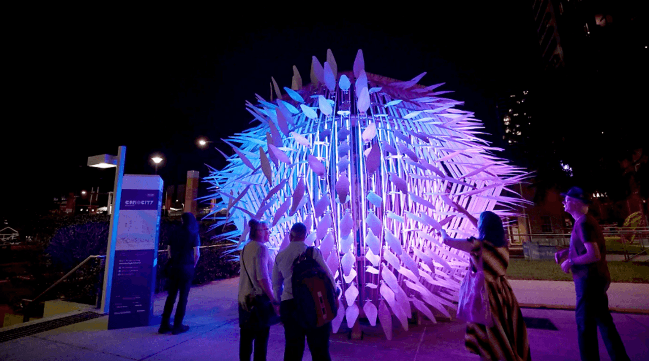 Llega una ‘lámpara viviente’ al Garment District. ¿Qué significa?