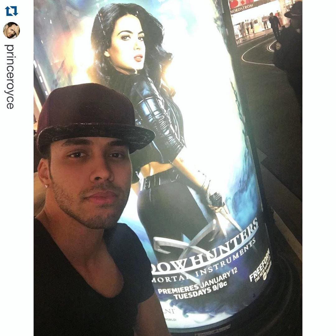 Recientemente, Emeraude se estrenó como protagonista de la serie 'Shadowhunters'.