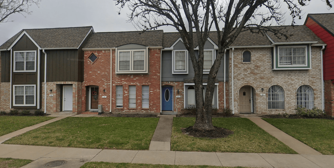 En tercer lugar se encuentra Addicks Park Ten en Houston, Texas.
<b>Tuvo una calificación A con más de 23 reseñas. </b>
<br>
<br>"Addicks Park Ten es un barrio con una población de 3.001", menciona Niche.
<br>
<br>En Addicks Park Ten hay una gran cantidad de parques.
<b>Además, los residentes tienden a inclinarse por una ideología liberal. </b>
<br>
<br>Las escuelas públicas de Addicks Park Ten están muy bien calificadas.
<br>
<br>En lo único que tiene una calificación C es en: Delincuencia y seguridad.