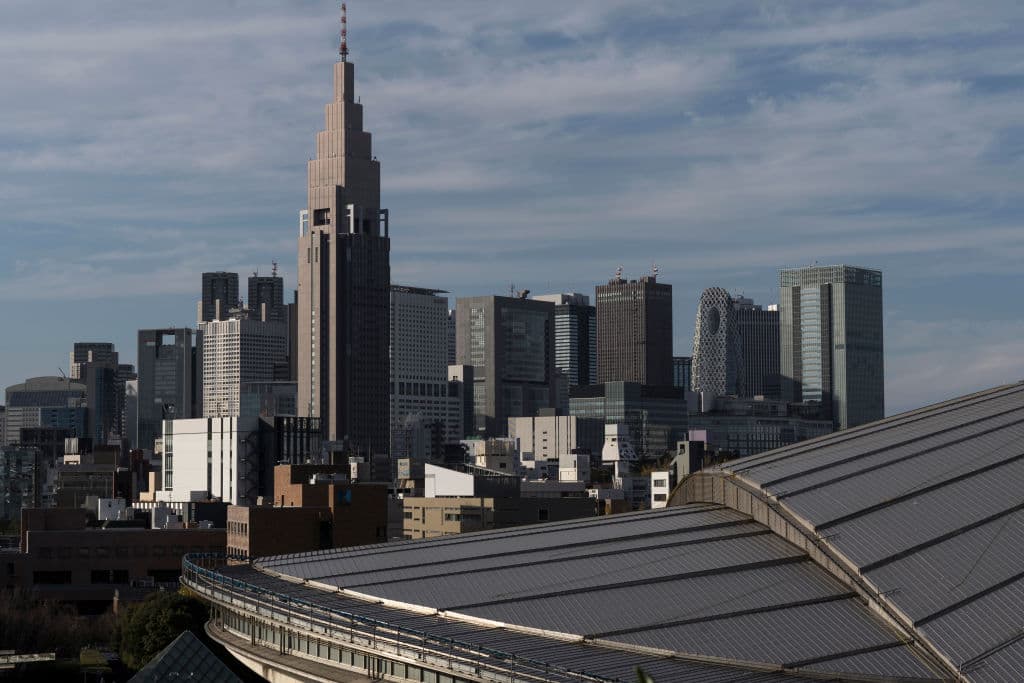 El estadio fue construido sobre el espacio que anteriormente ocupaba el estadio olímpico que se usó para los Juegos Olímpicos de 1964. El estadio será sede de las ceremonias de inauguración y clausura de los Juegos Olímpicos, así como del atletismo, que darán inicio el próximo 24 de julio.