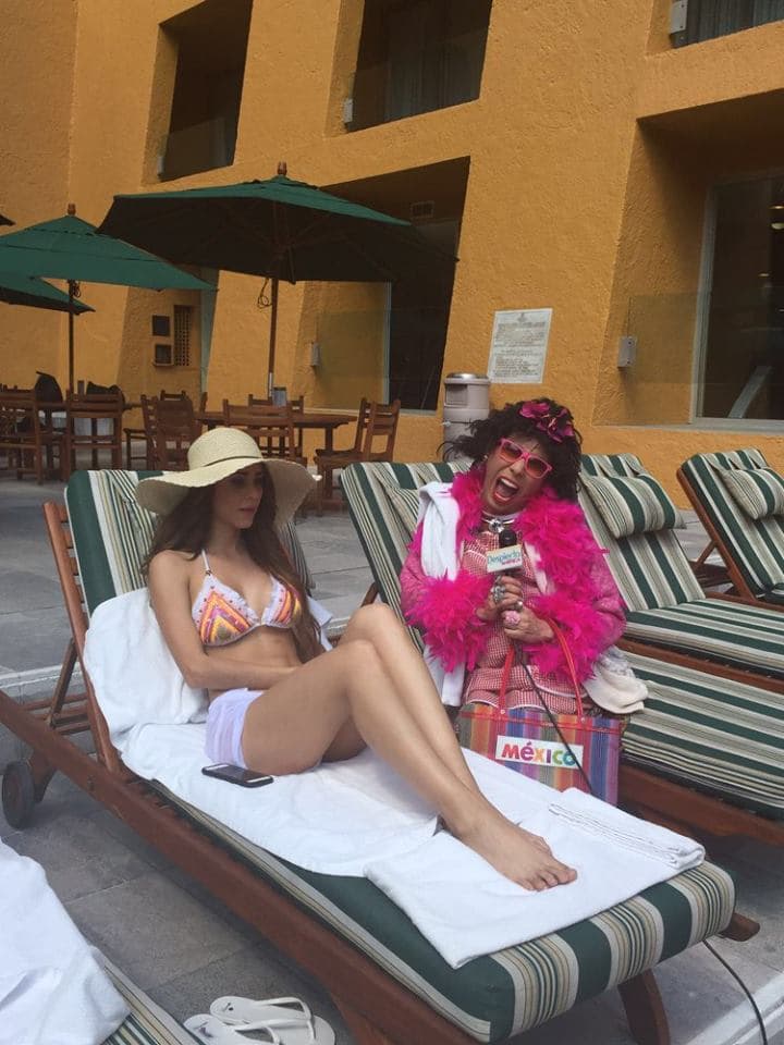 Para Doña Rosa, las curvas de Yanet no son competencia. ¡Ella también tiene lo suyo!