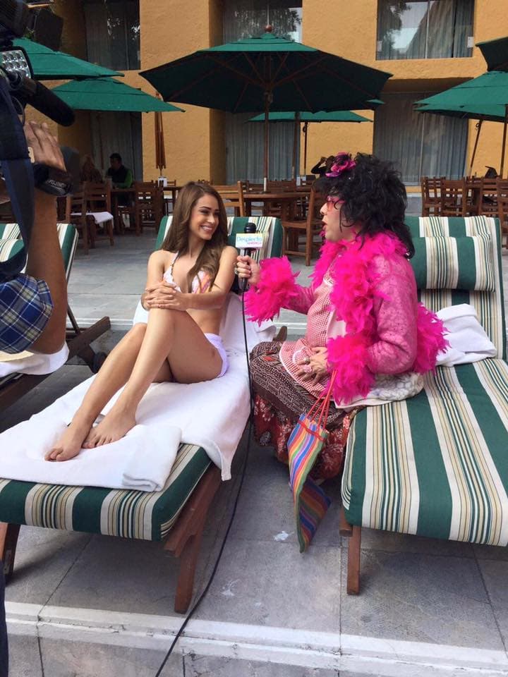 Doña Rosa sorprendió a esta belleza mexicana relajándose antes de ir al trabajo.