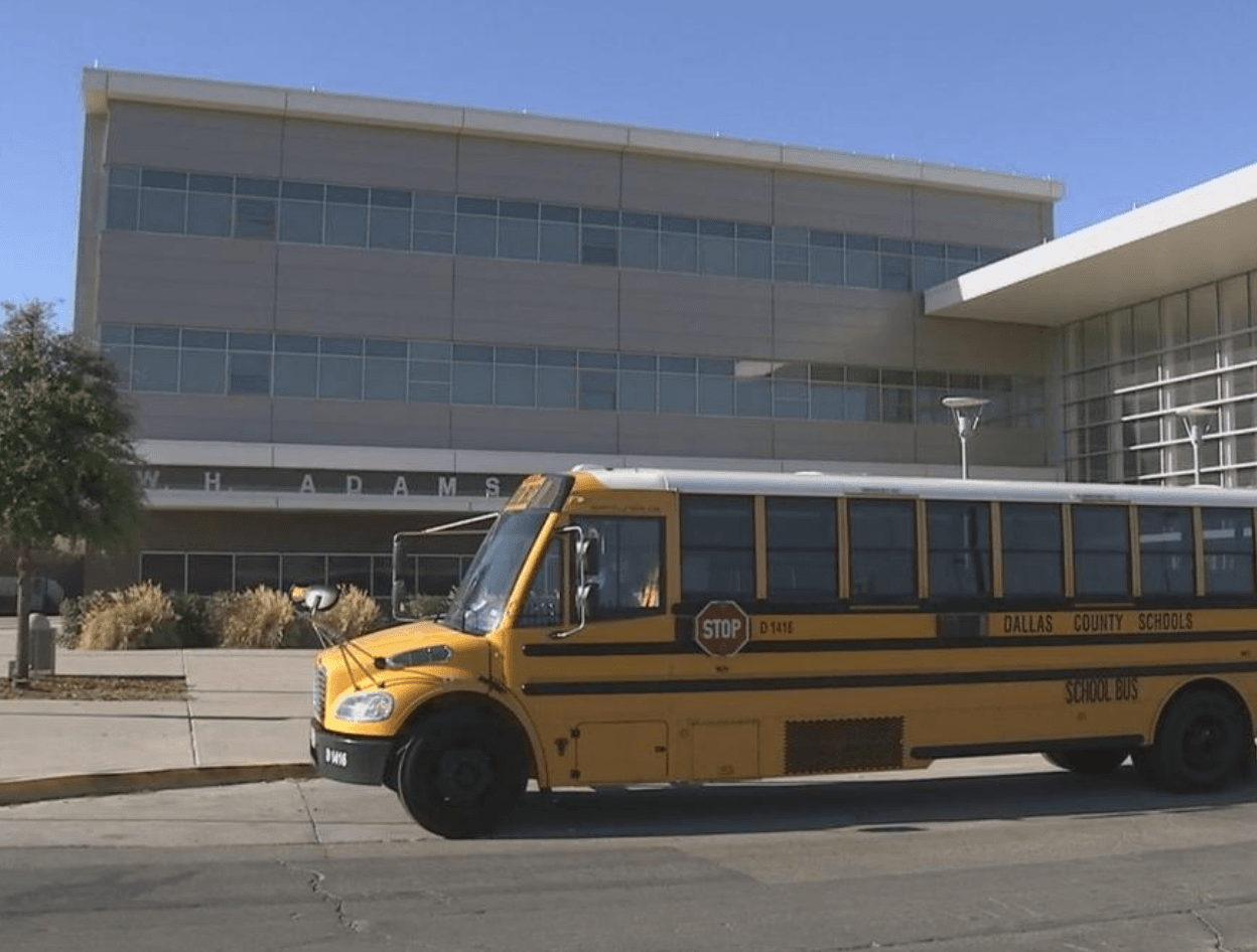 Piden al Distrito Escolar de Dallas que reasignen el dinero usado para la vigilancia policiaca en las escuelas