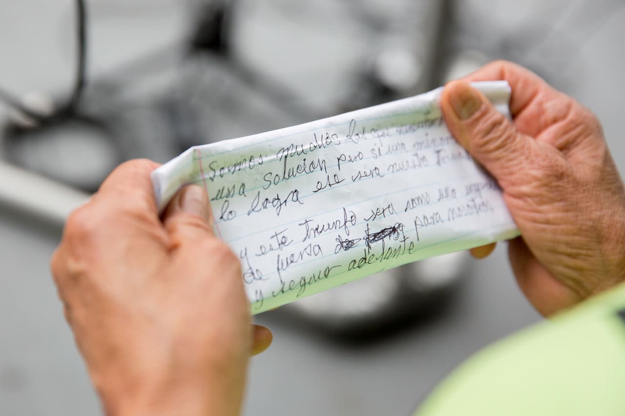 "Ninguna ley podrá librar a este país de los migrantes": Las combativas palabras de una mexicana el 1 de mayo