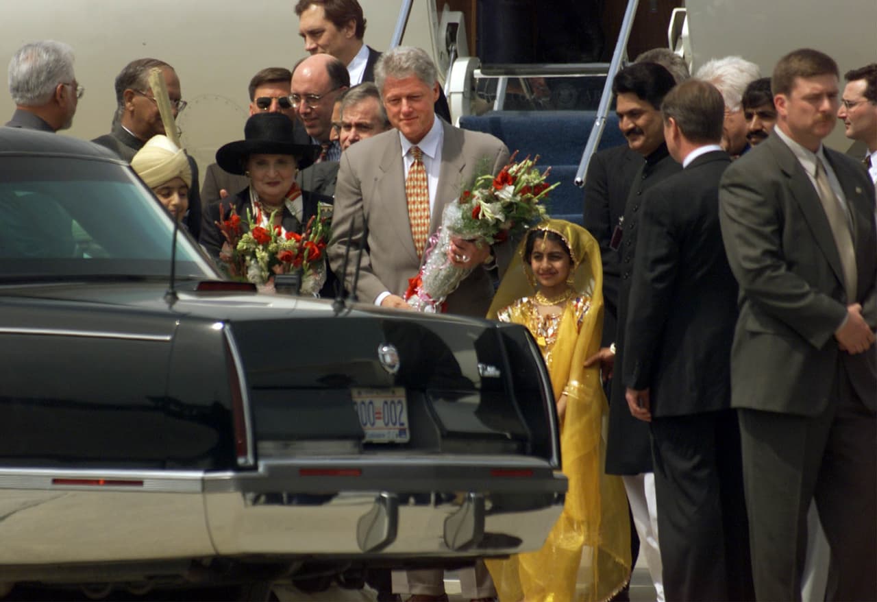Clinton también usó un avión señuelo en el año 2000, pero este sí avisó a la prensa de su plan extraordinario de seguridad