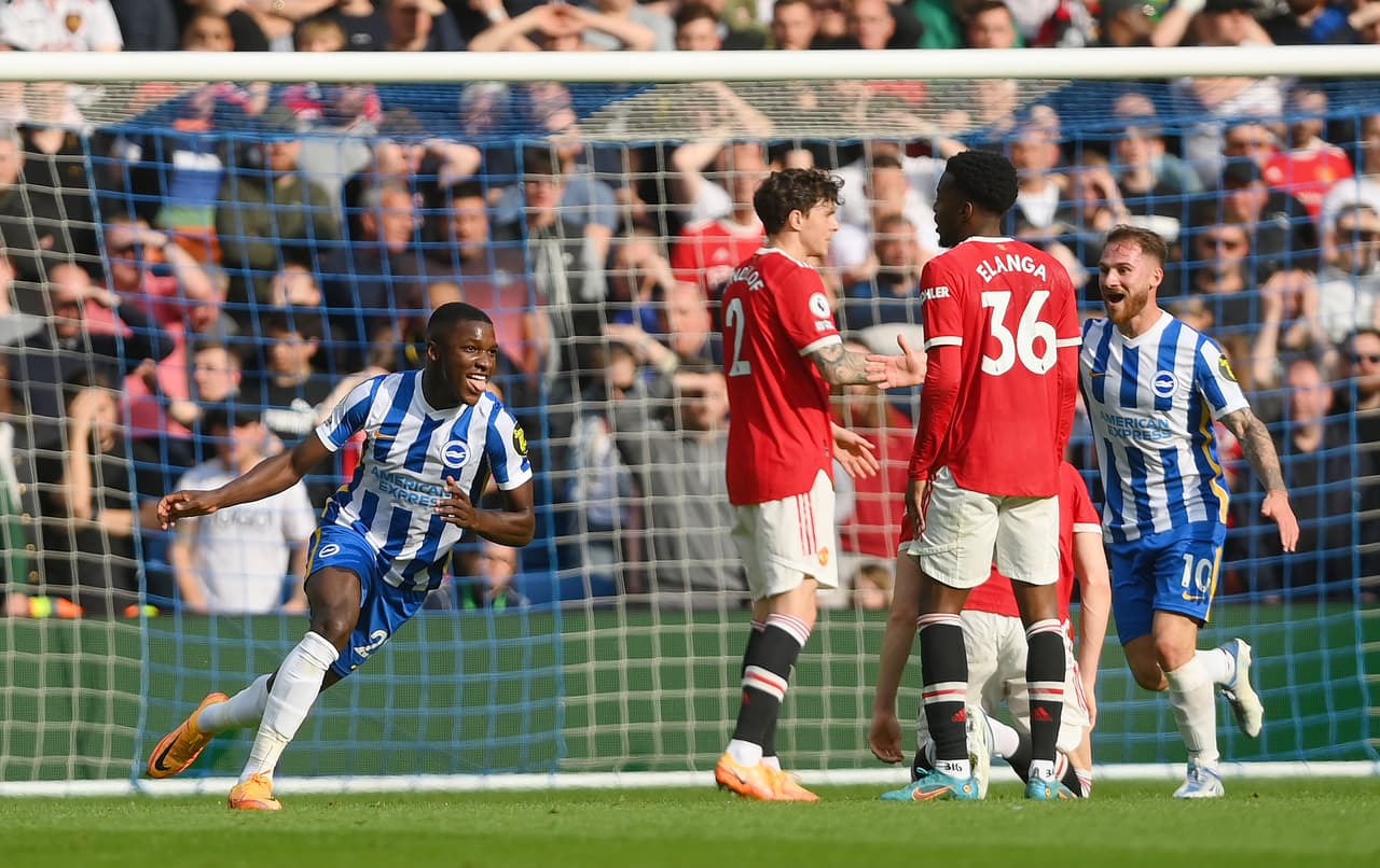 Brighton sorprendió y goleó 4-0 al Manchester United que se quedó sin posibilidades de calificar a la Champions League.