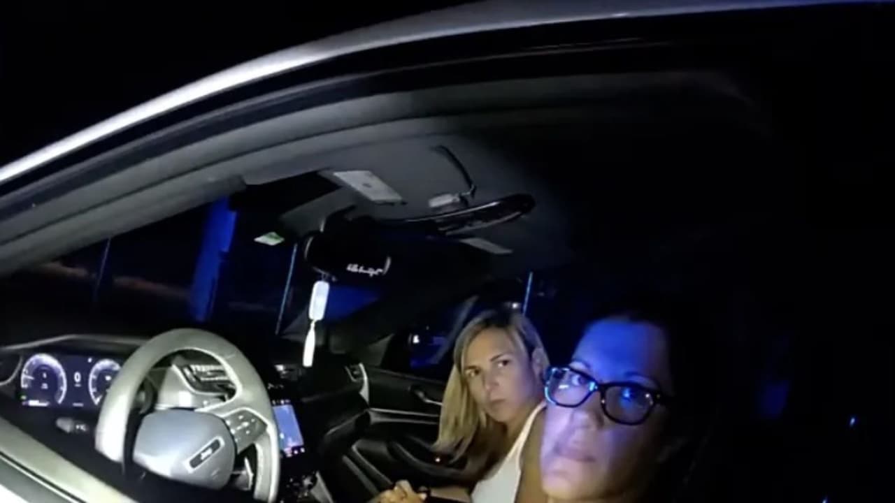 Directoras escolares de Florida son detenidas por DUI con horas de diferencia y en el mismo vehículo
